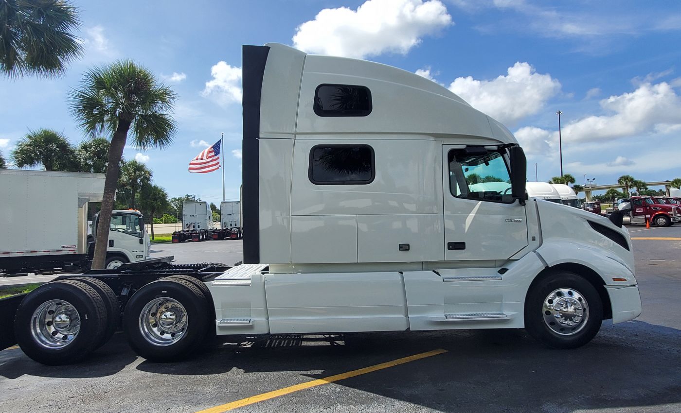 2022 Volvo VNL 860