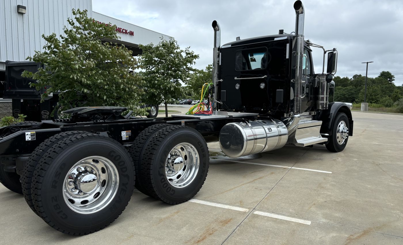 2025 Peterbilt 589