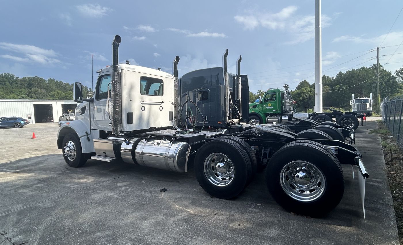 2025 Peterbilt 567