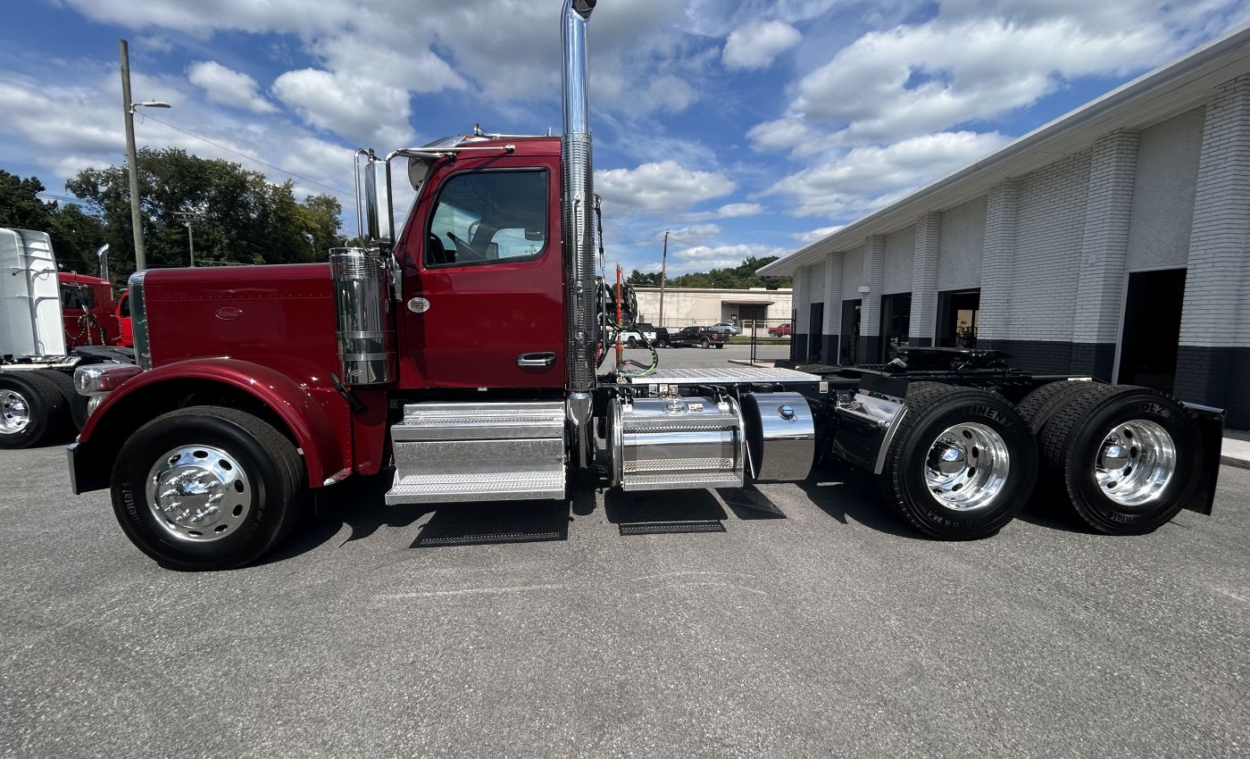 2025 Peterbilt 589