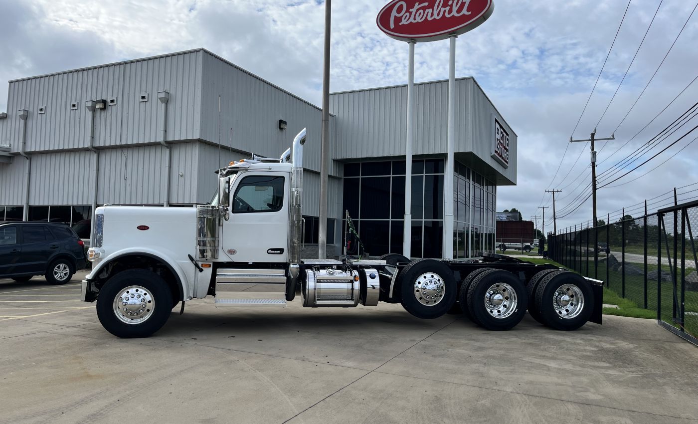 2025 Peterbilt 589