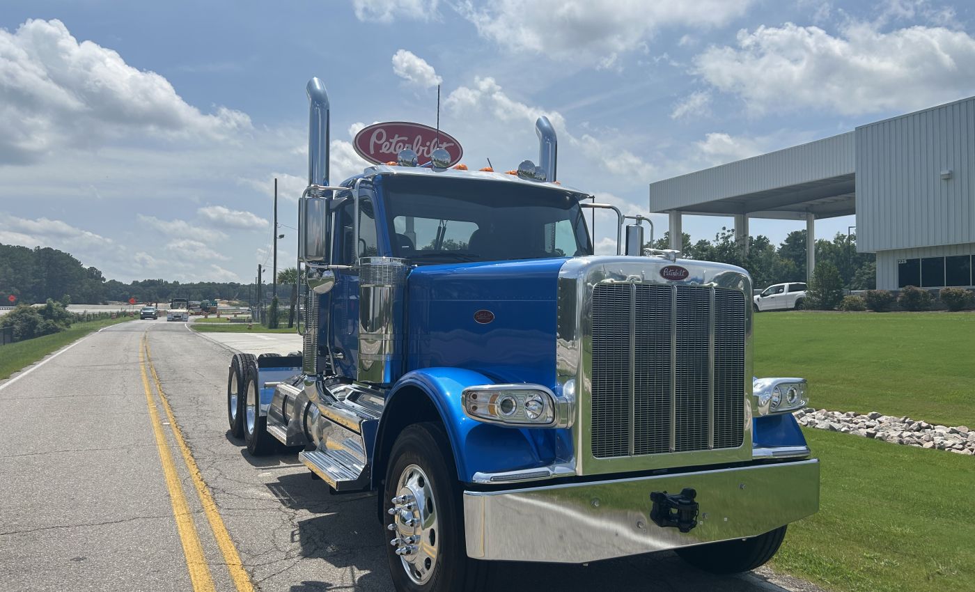 2025 Peterbilt 589