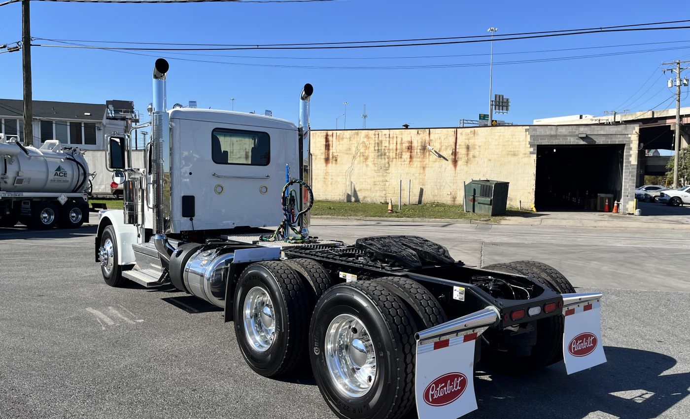 2025 Peterbilt 589