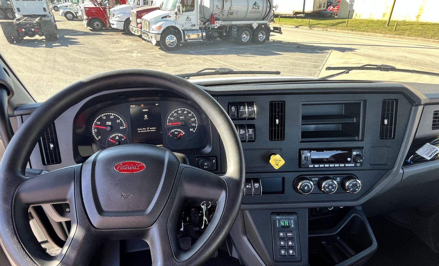 2025 Peterbilt 548